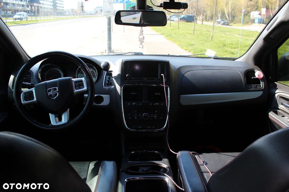 Dodge Grand Caravan - 9
