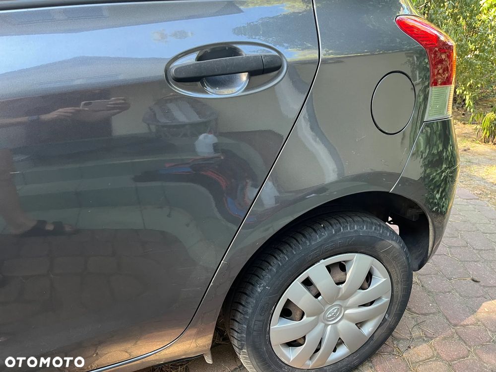 Toyota Yaris - 22