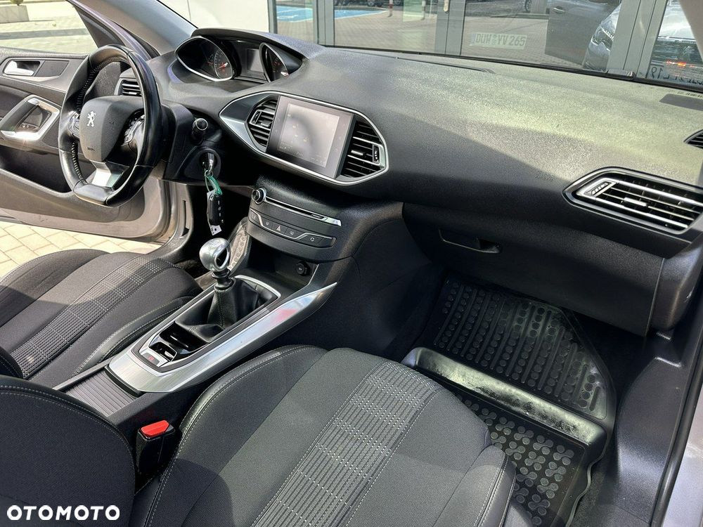 Peugeot 308 1.2 PureTech Allure S&S - 16