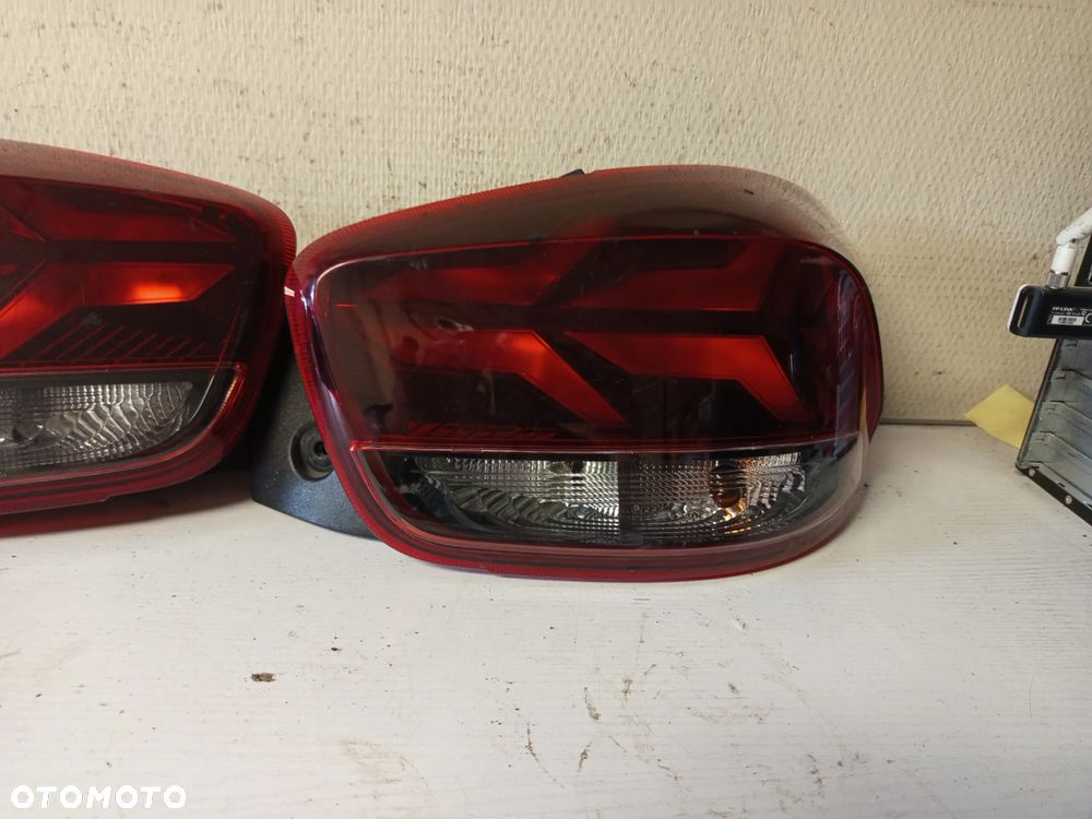 LAMPA TYLNA LEWA LUB PRAWA DACIA SPRING 20- - 3