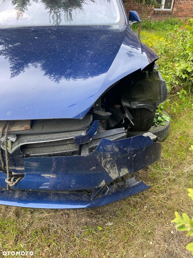 Tesla Model S - 6