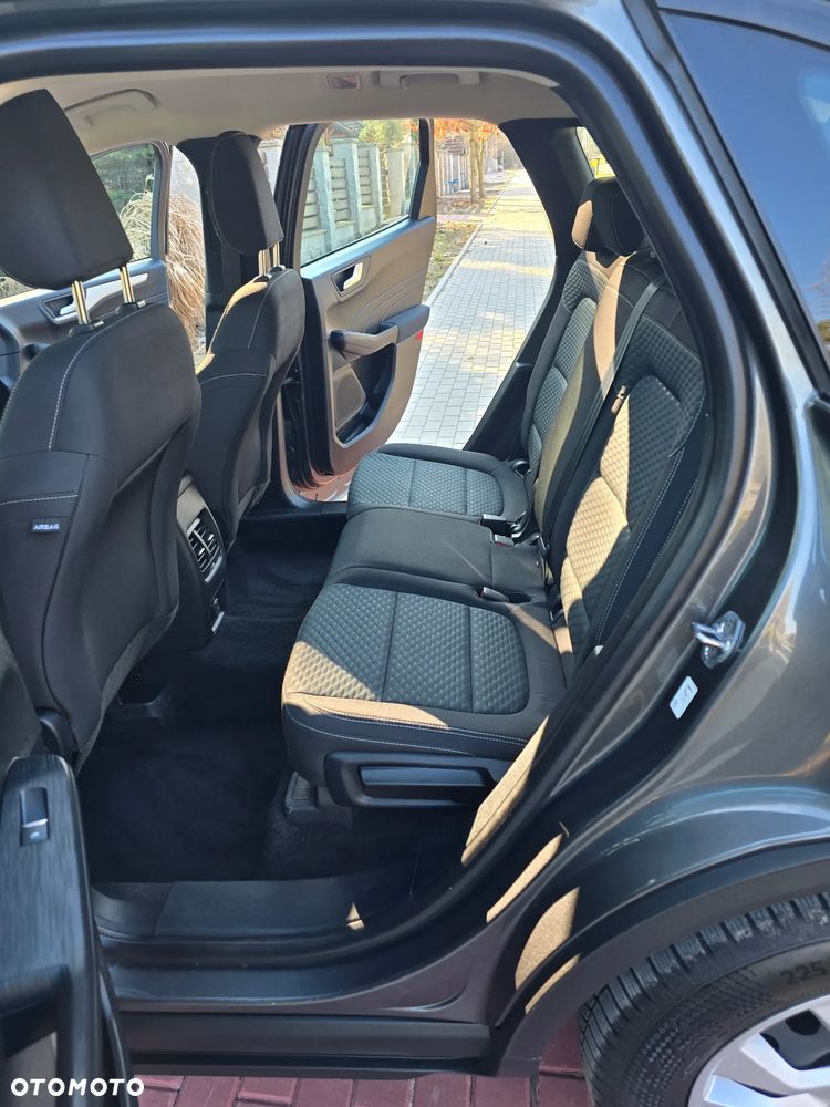 Ford Kuga - 24