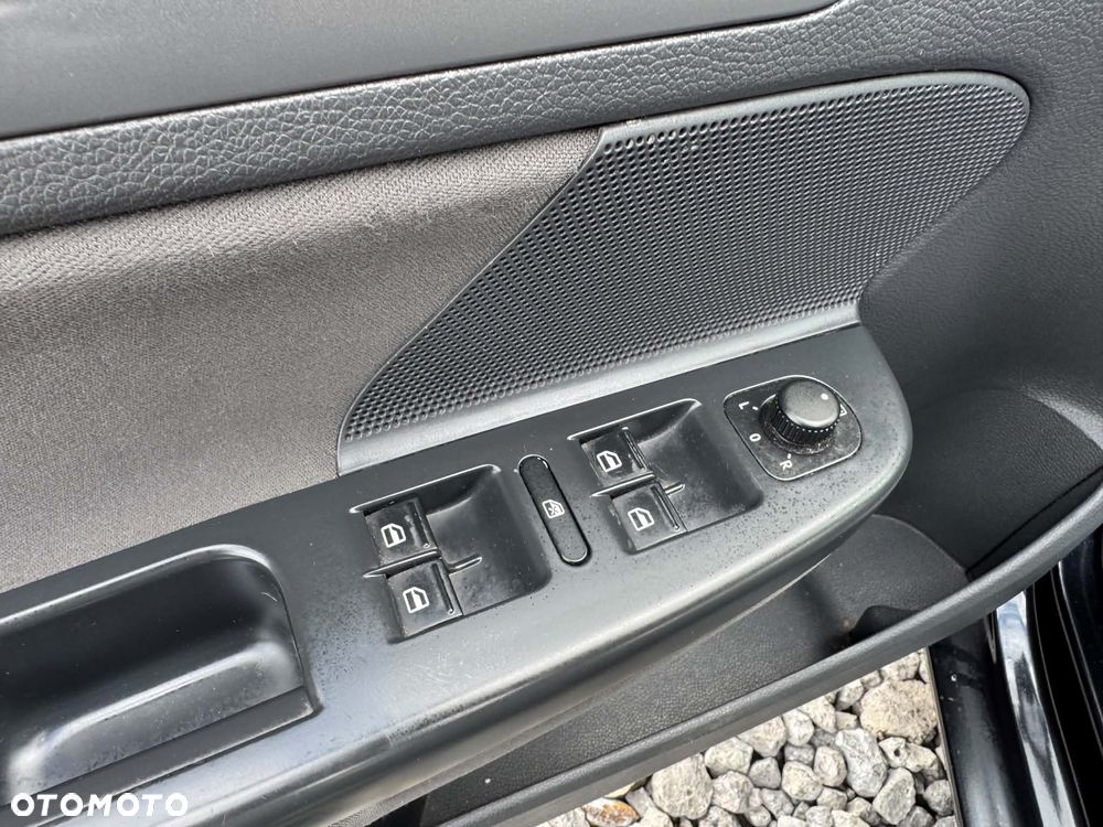 Volkswagen Golf 1.9 TDI Sportline - 8