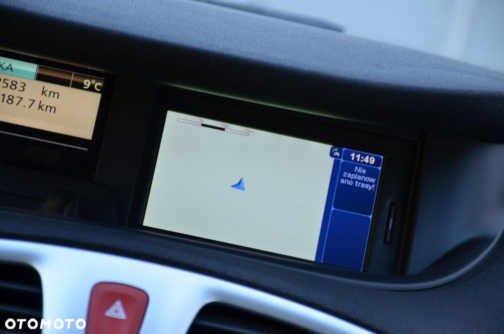 Renault Grand Scenic - 32