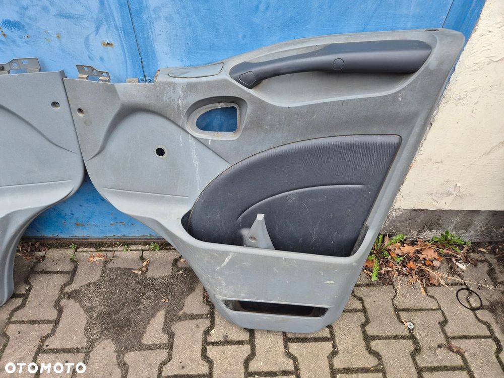 BOCZEK DRZWI LEWY PRAWY IVECO DAILY IV  06-13r. - 3