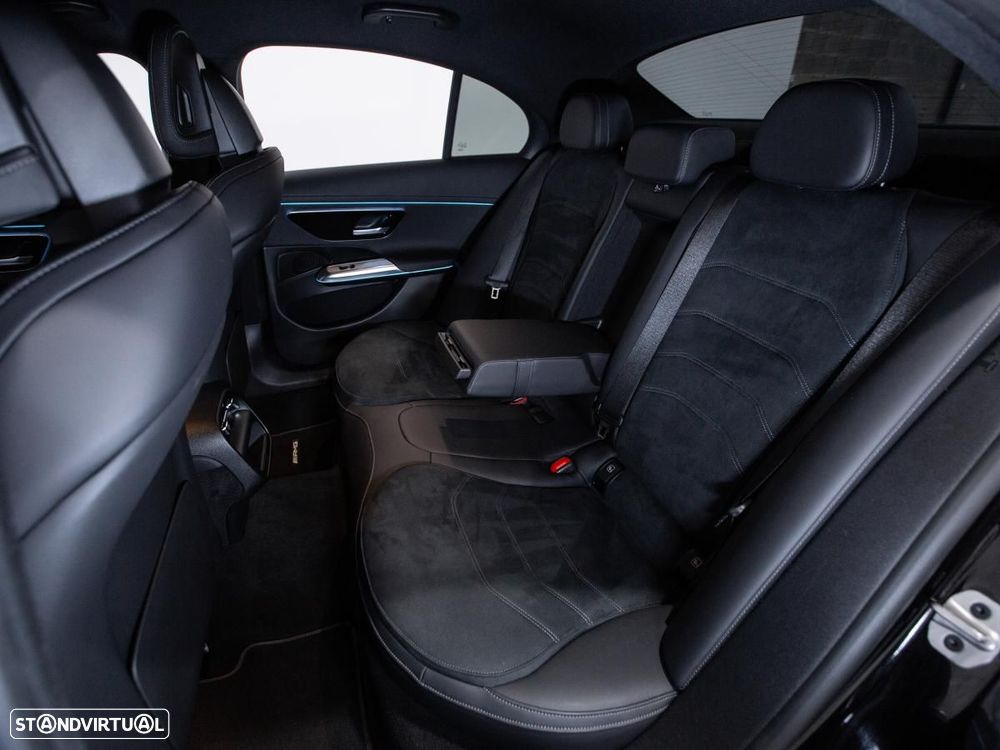Mercedes-Benz E 300 de 4Matic 9G-TRONIC AMG Line - 11