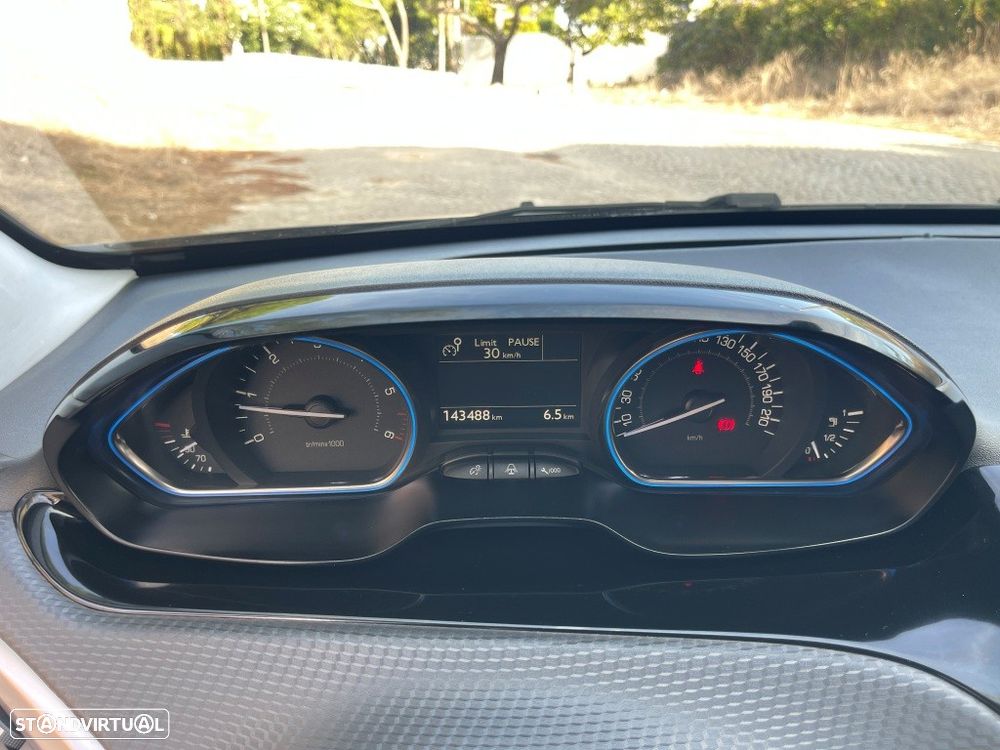 Peugeot 2008 1.6 BlueHDi Allure - 28