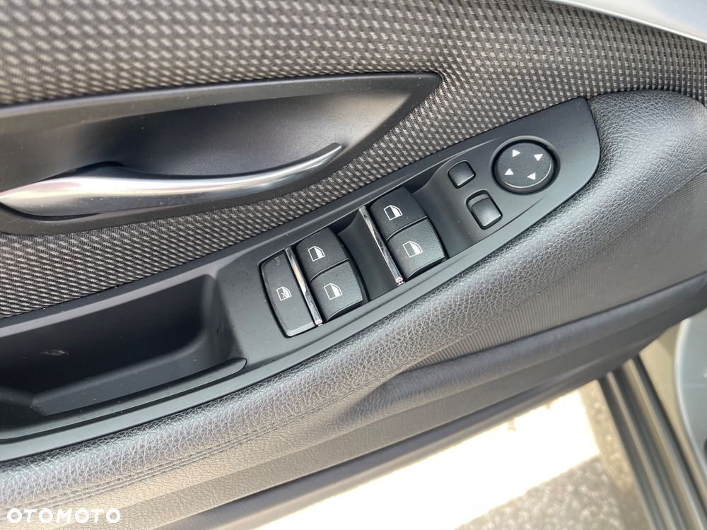 BMW Seria 5 525d Sport-Aut Modern Line - 24