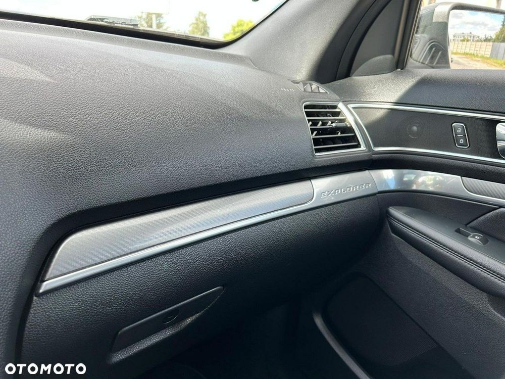 Ford Explorer - 24