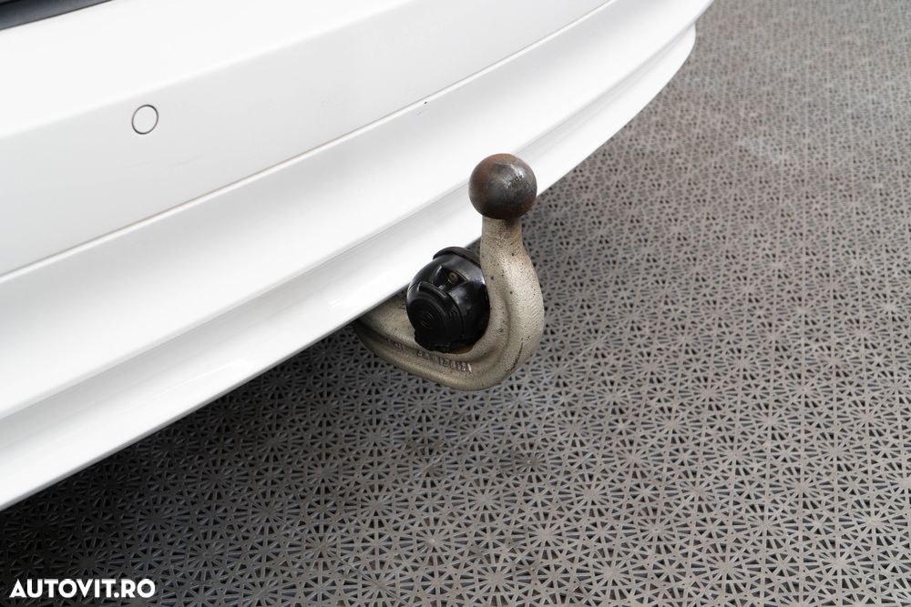 BMW Seria 3 318d DPF Touring Aut. - 8