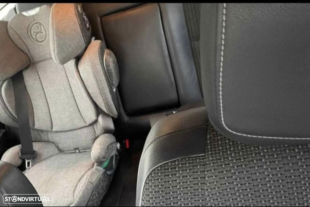 Toyota Auris Touring Sports 1.8 HSD Comfort+J17 - 4