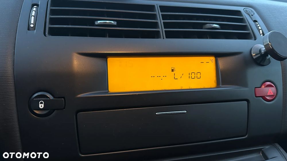 Citroën C4 1.4 16V Style - 21