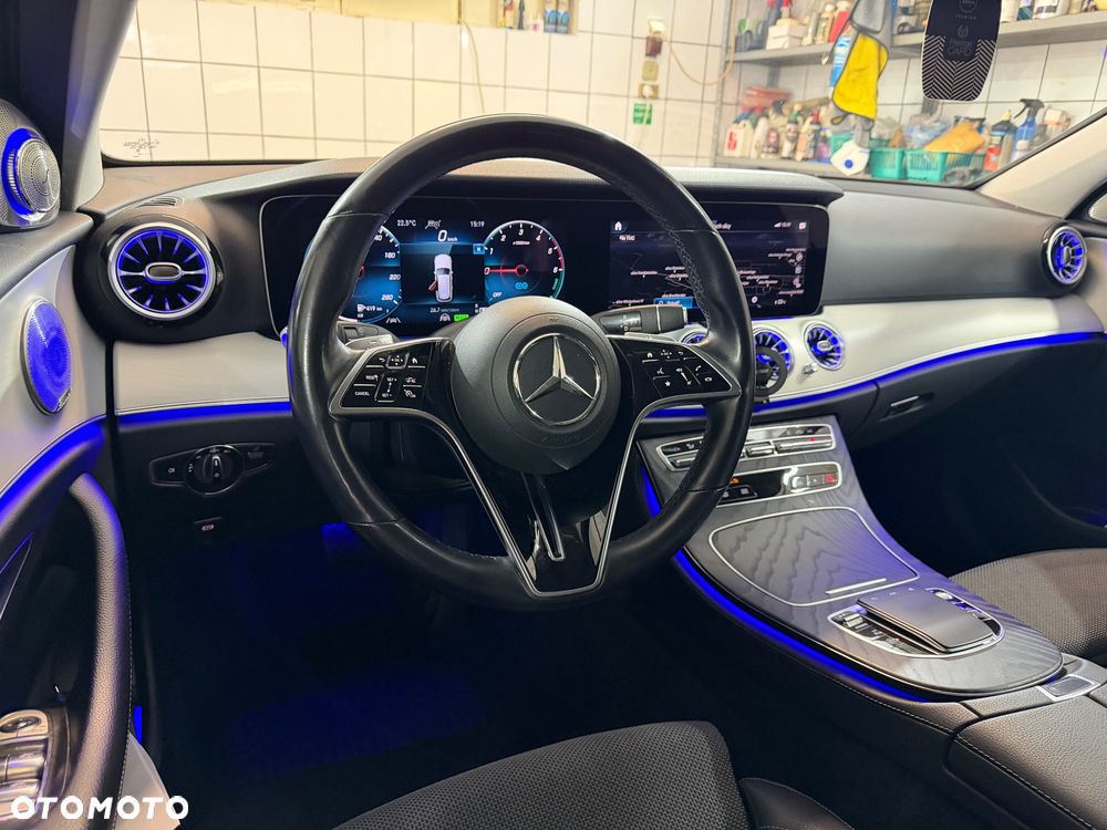Mercedes-Benz Klasa E 300 9G-TRONIC Night Edition - 24