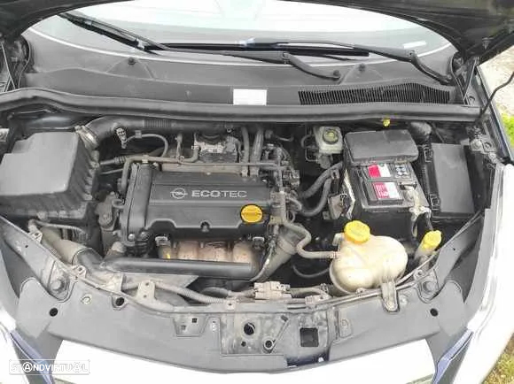 Opel Corsa 1.2 Cosmo - 4