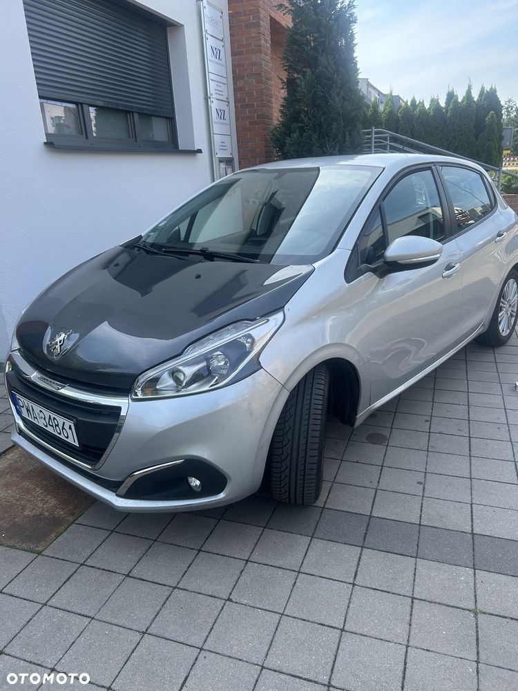 Peugeot 208 - 1