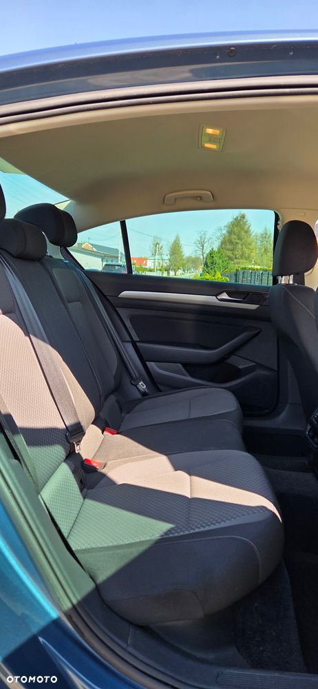 Volkswagen Passat 2.0 TDI SCR Trendline DSG - 11