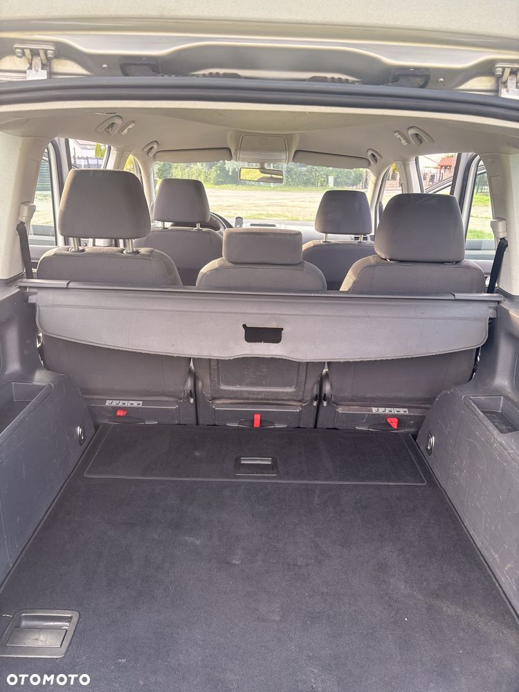 Volkswagen Touran - 6