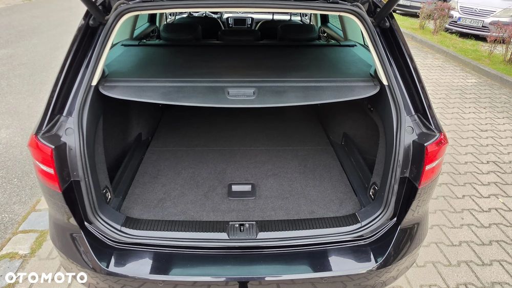 Volkswagen Passat 2.0 TDI (BlueMotion Technology) Highline - 32