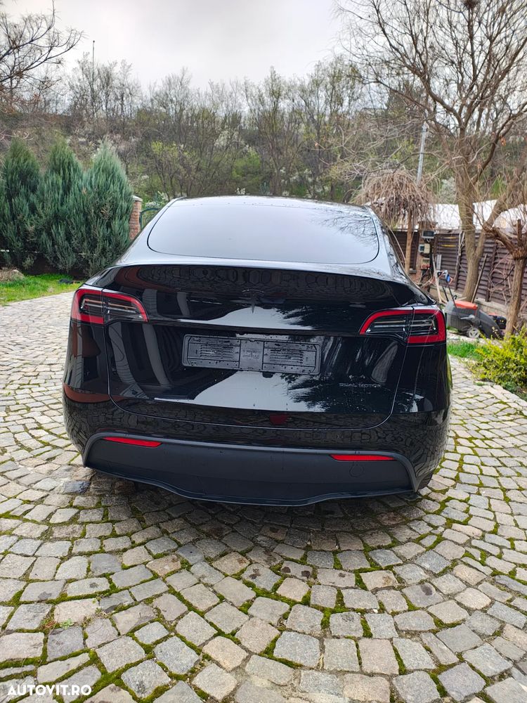 Tesla Model Y Long Range Dual Motor AWD - 6