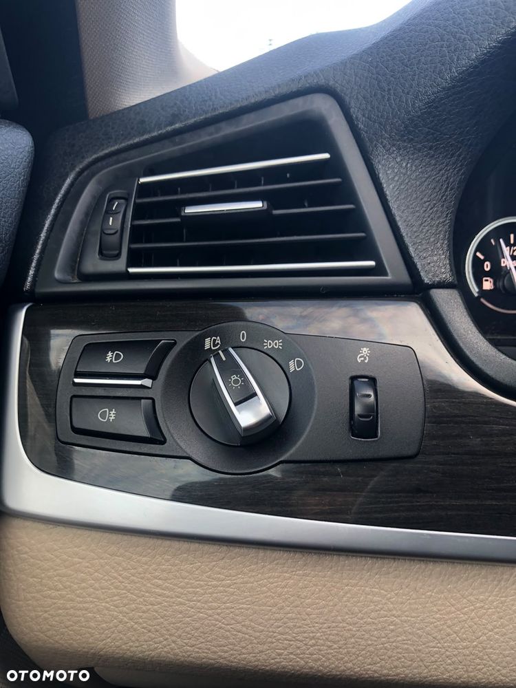 BMW Seria 5 525d xDrive - 23
