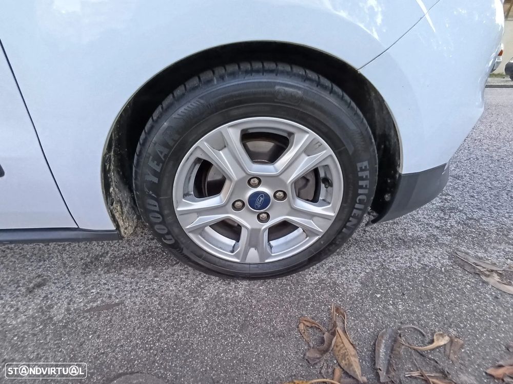 Ford Transit Courier - 25