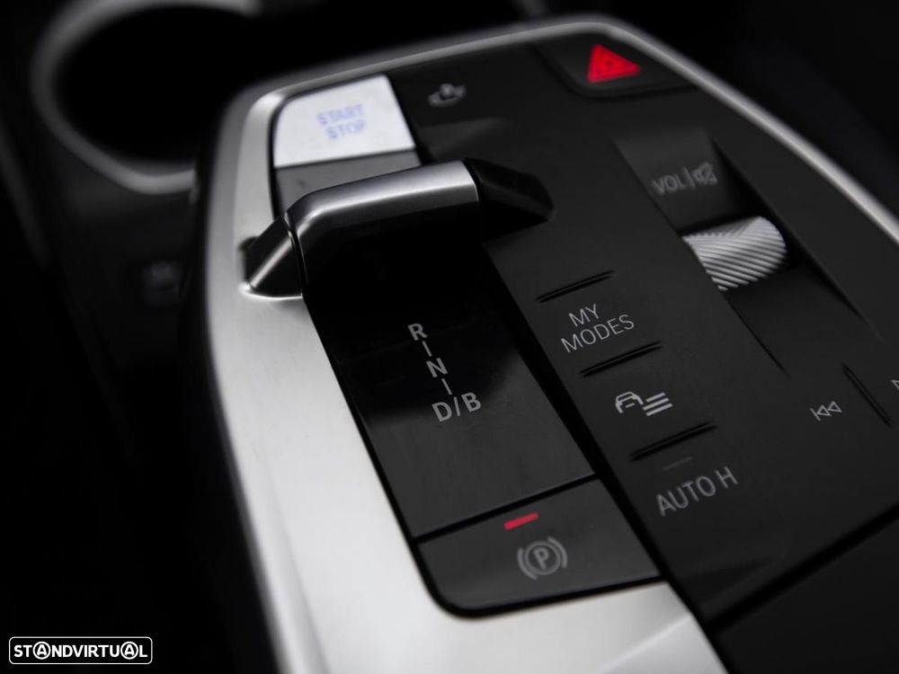BMW iX2 eDrive20 Pack Desportivo M - 20