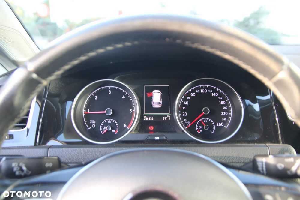 Volkswagen Golf - 11