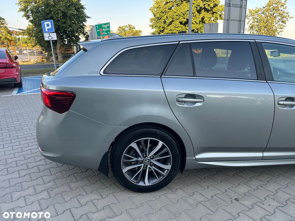 Toyota Avensis Touring Sports 1.8 Comfort - 8