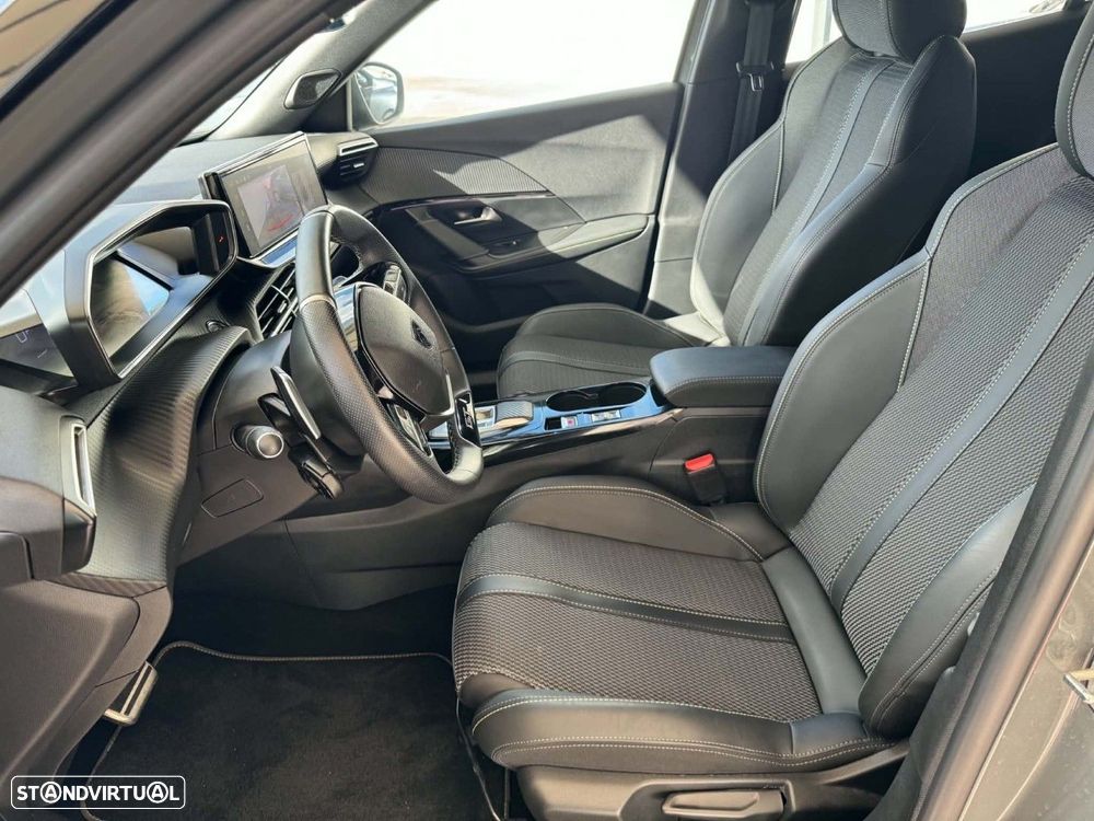 Peugeot 2008 1.2 PureTech GT EAT8 - 26