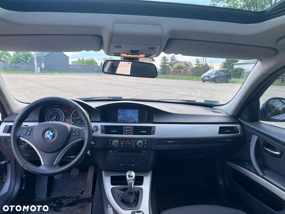 BMW Seria 3 320i - 23