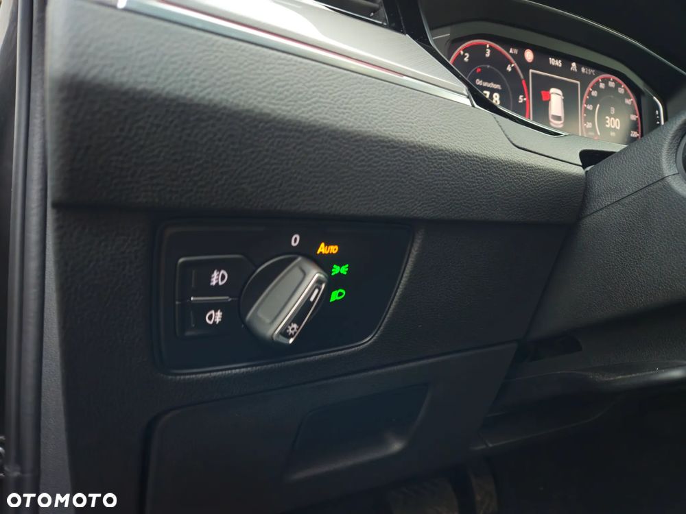 Volkswagen Passat Variant 2.0 TDI SCR DSG Business - 19