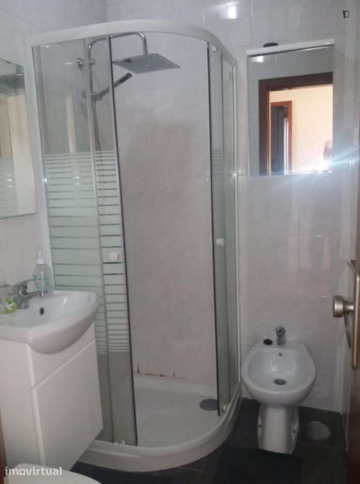 Quarto - localizado em Paranhos Porto - Grande imagem: 2/11