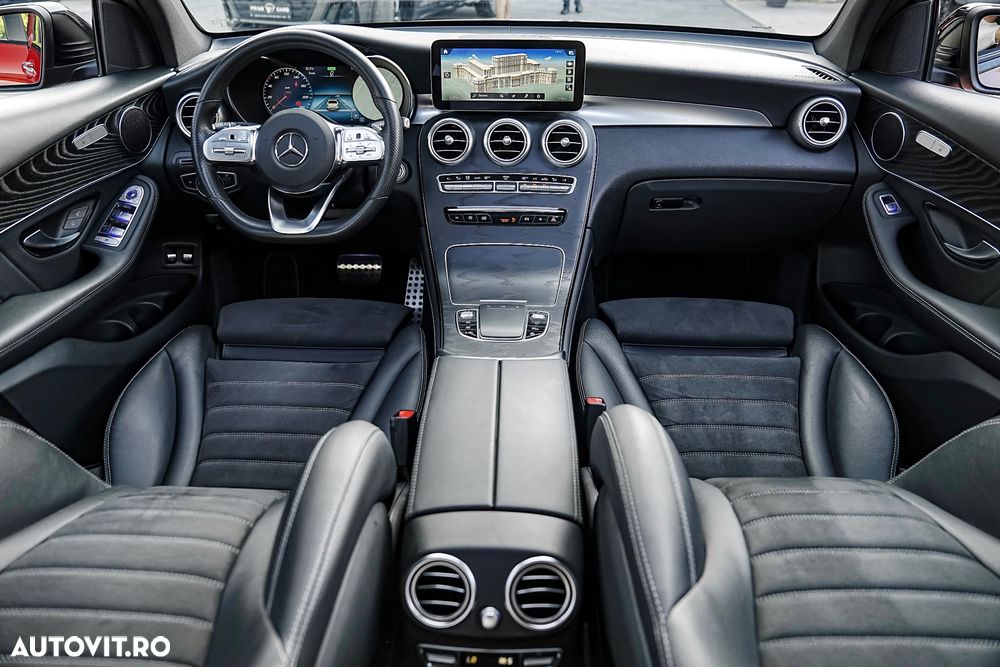 Mercedes-Benz GLC 300 4MATIC 9G-TRONIC AMG Line - 23