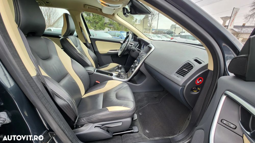 Volvo XC 60 D4 RDesign - 27