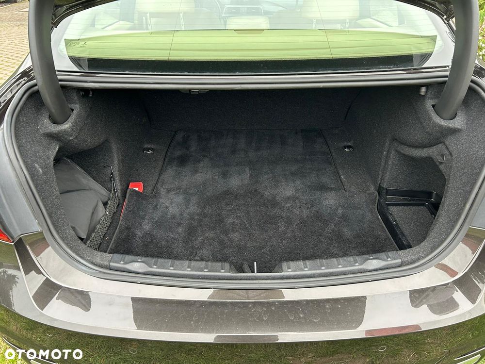 BMW Seria 3 320d Edition Luxury Line Purity - 12