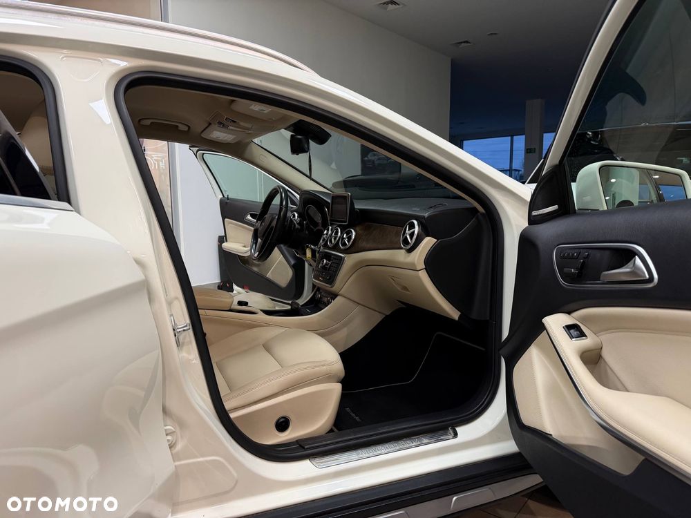 Mercedes-Benz GLA 250 7G-DCT SCORE - 22