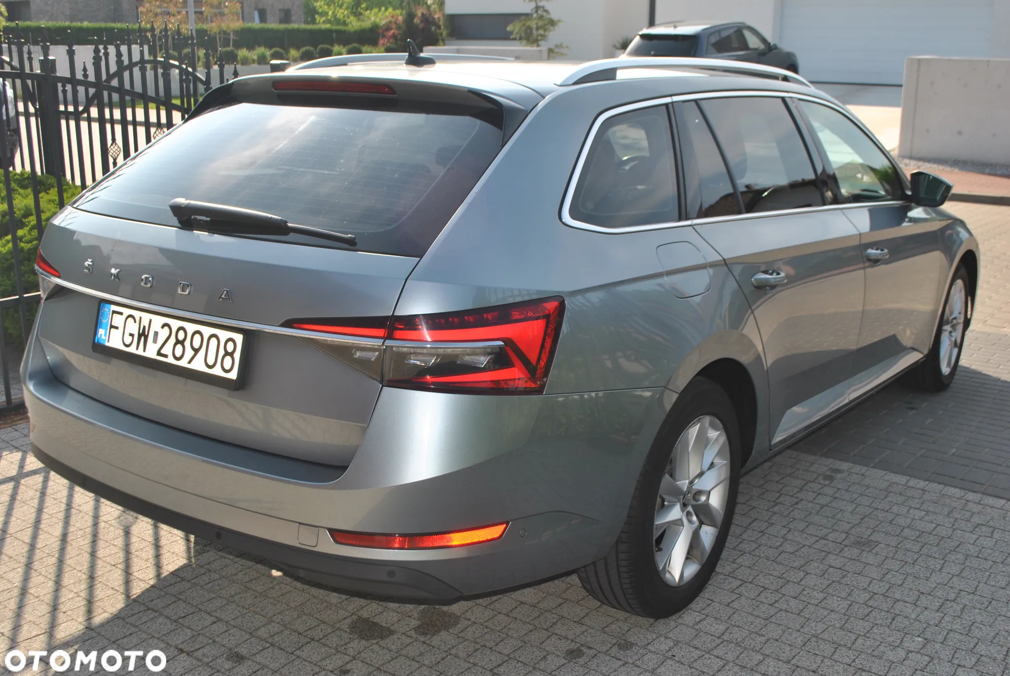 Skoda Superb 2.0 TDI DSG Premium Edition - 14