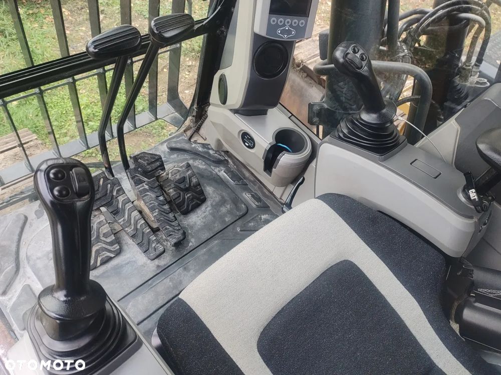 Caterpillar 320E - 9