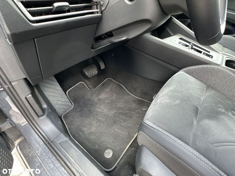 Volkswagen Golf - 34
