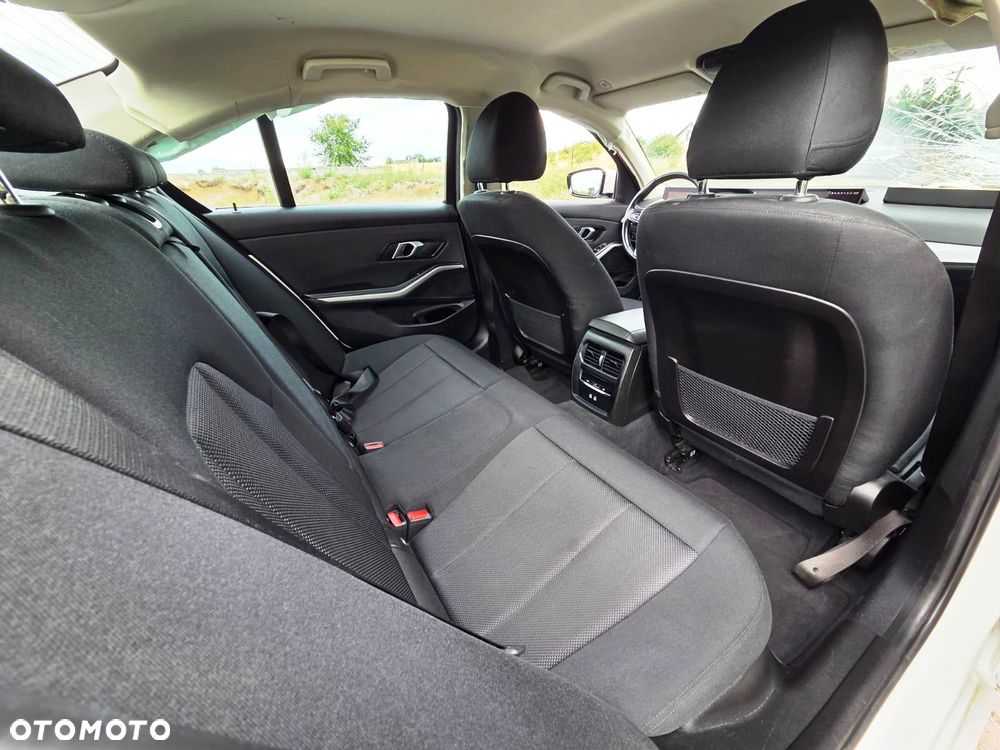 BMW Seria 3 320i GPF - 13