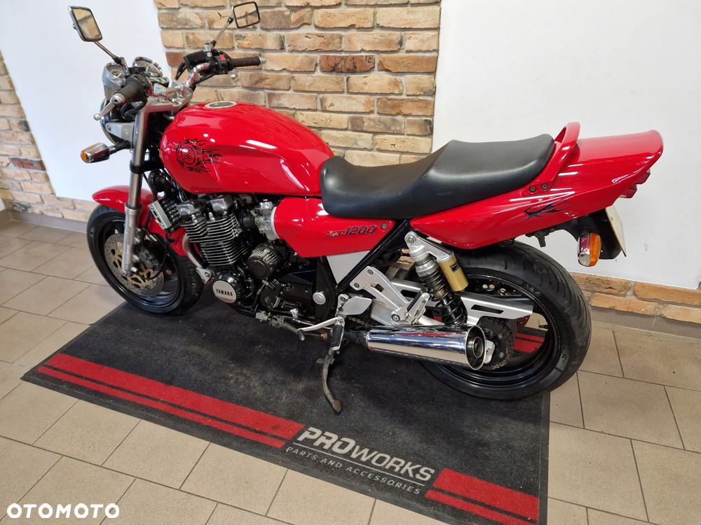 Yamaha XJR - 8