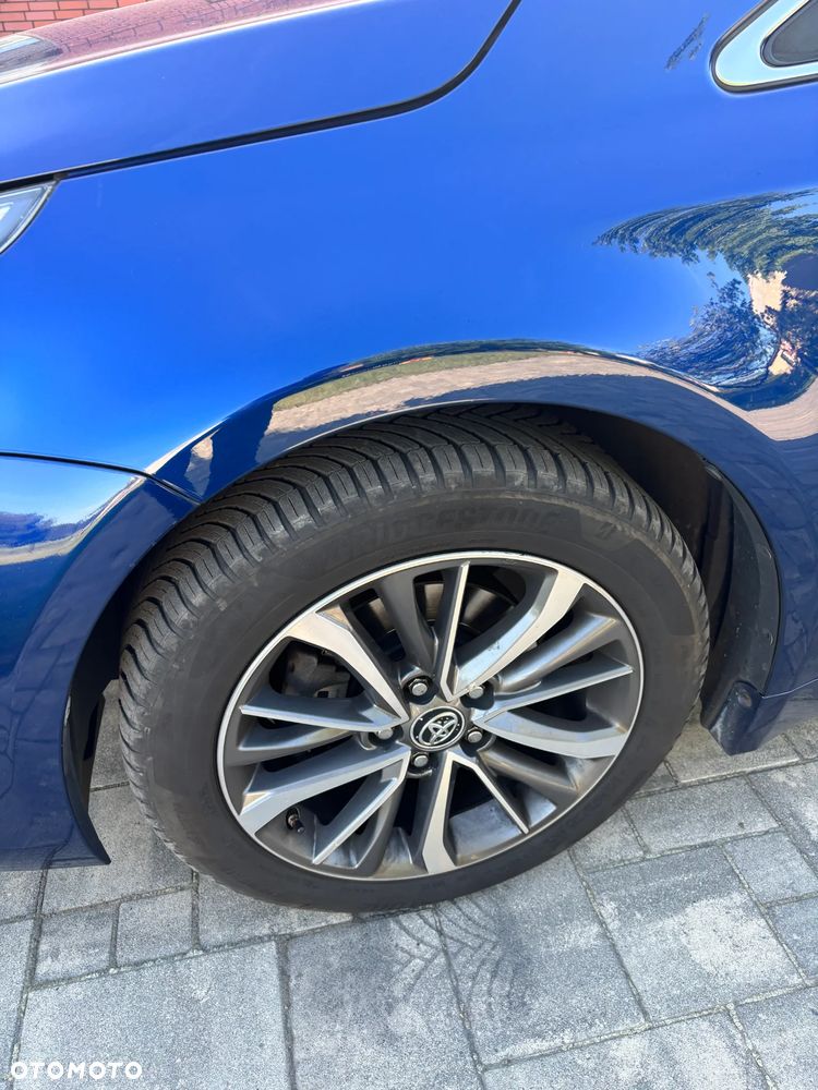 Toyota Avensis 1.8 Premium - 25