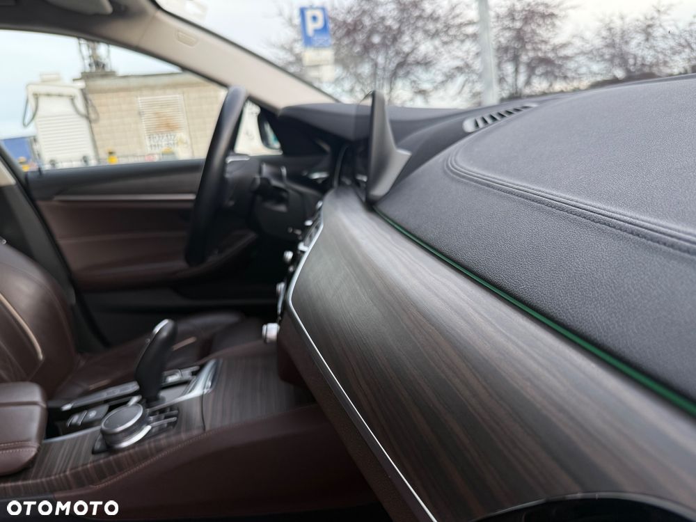 BMW Seria 5 530e iPerformance GPF Sport - 19