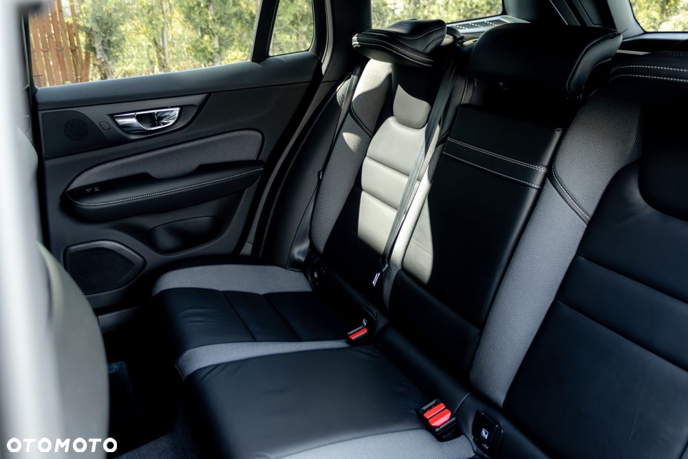 Volvo V60 T5 AWD Geartronic R-Design - 13