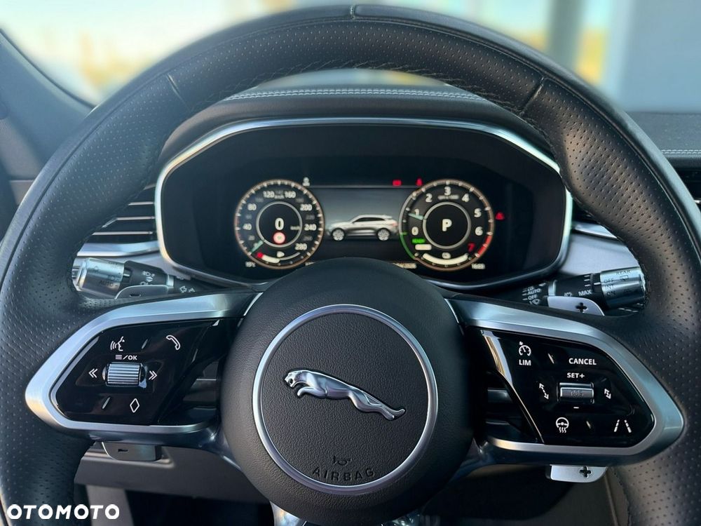 Jaguar F-Pace - 16