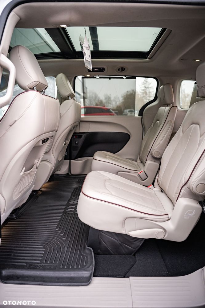 Chrysler Pacifica - 20