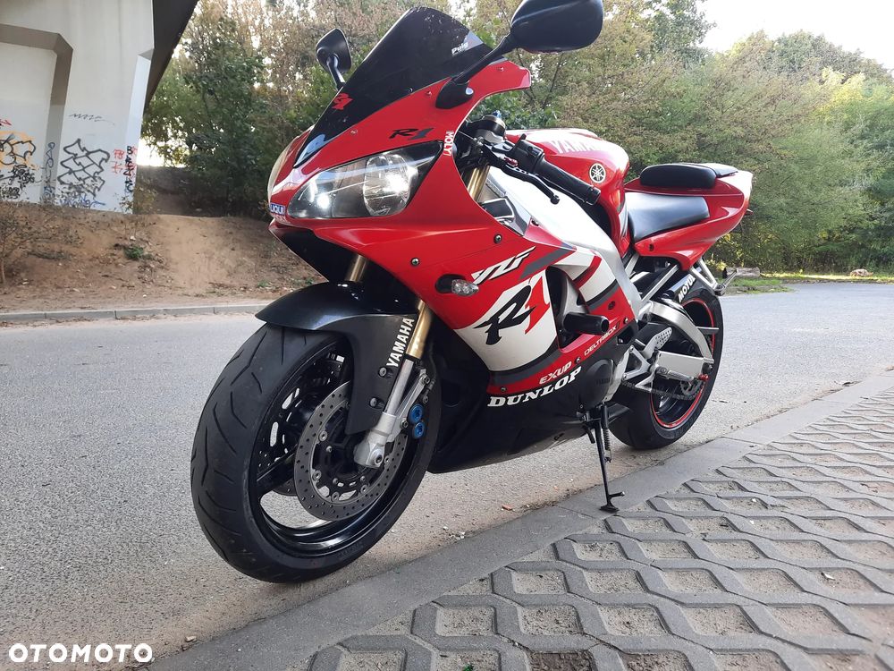 Yamaha R1 - 10
