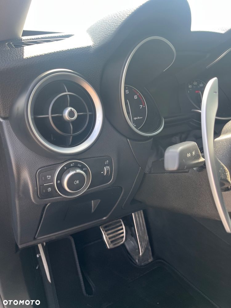 Alfa Romeo Stelvio 2.0 Turbo 16V AT8-Q4 Ti - 16
