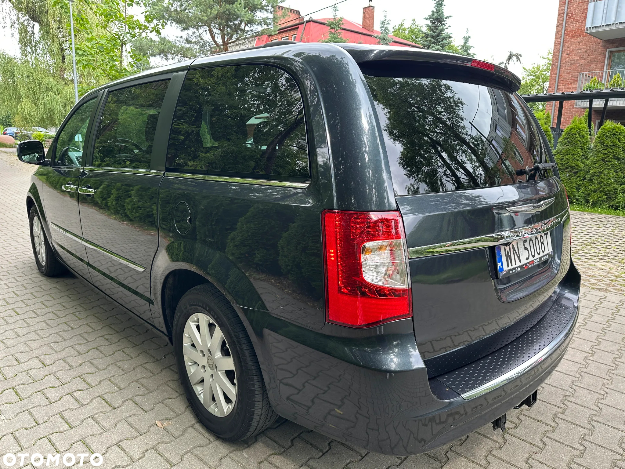 Chrysler Town & Country - 7