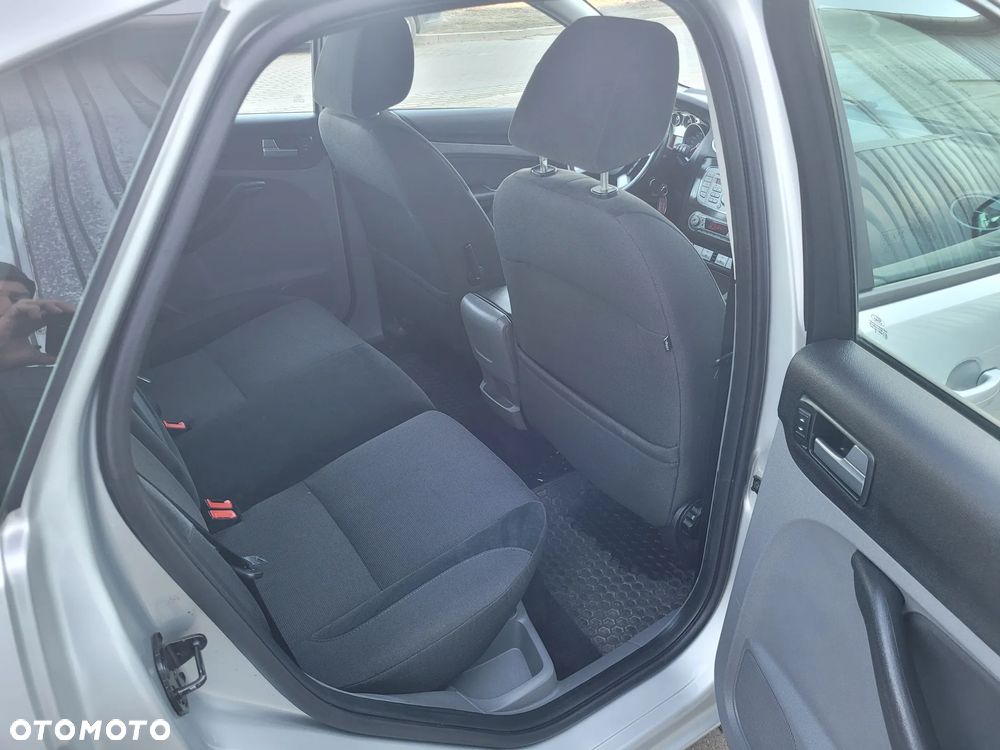 Ford Focus 1.6 Ghia - 18